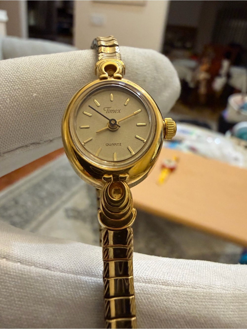 Vintage Timex Ladies Watch Gold Tone Oval Cocktail Dress Quartz Expansion Band - Picture 1 of 12